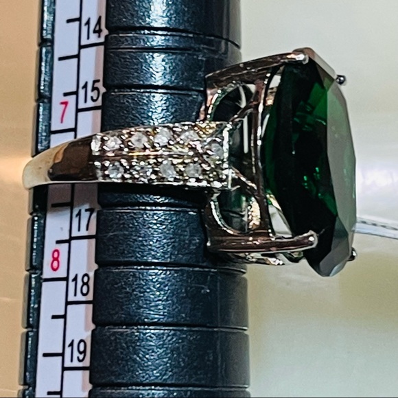 🎁NWT 10K STUNNING 9.50 CT RUSSIAN EMERALD & DIAMOND 10KT SOLID WHITE GOLD RING! - Picture 4 of 12